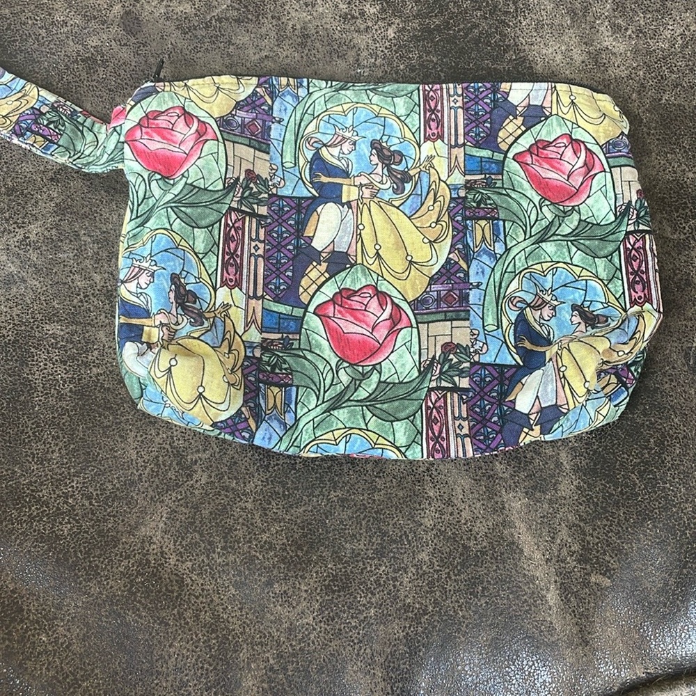 Belle Enchanted Rose stained glass Patterned Wristlet - excellent condition